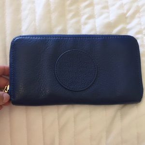 Tory Burch zip continental wallet